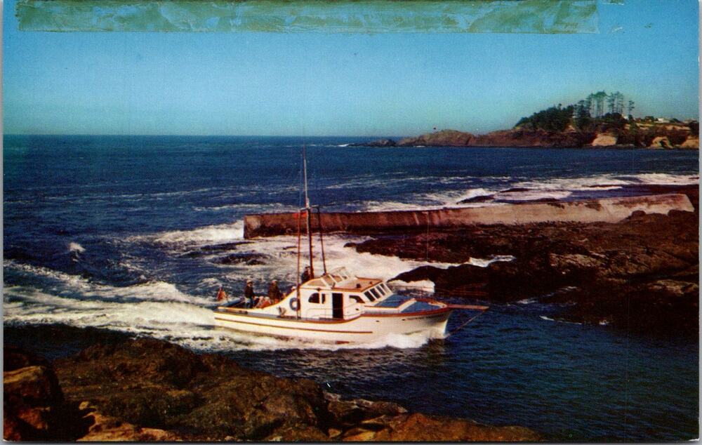 Deep Sea Fishing in Depoe Bay OR Vintage Postcard SP6-10